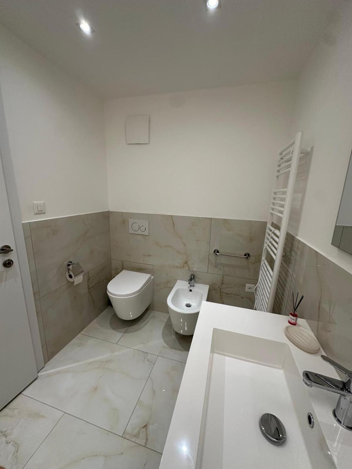 Palm Beach Loft Bissone Kültér fotó